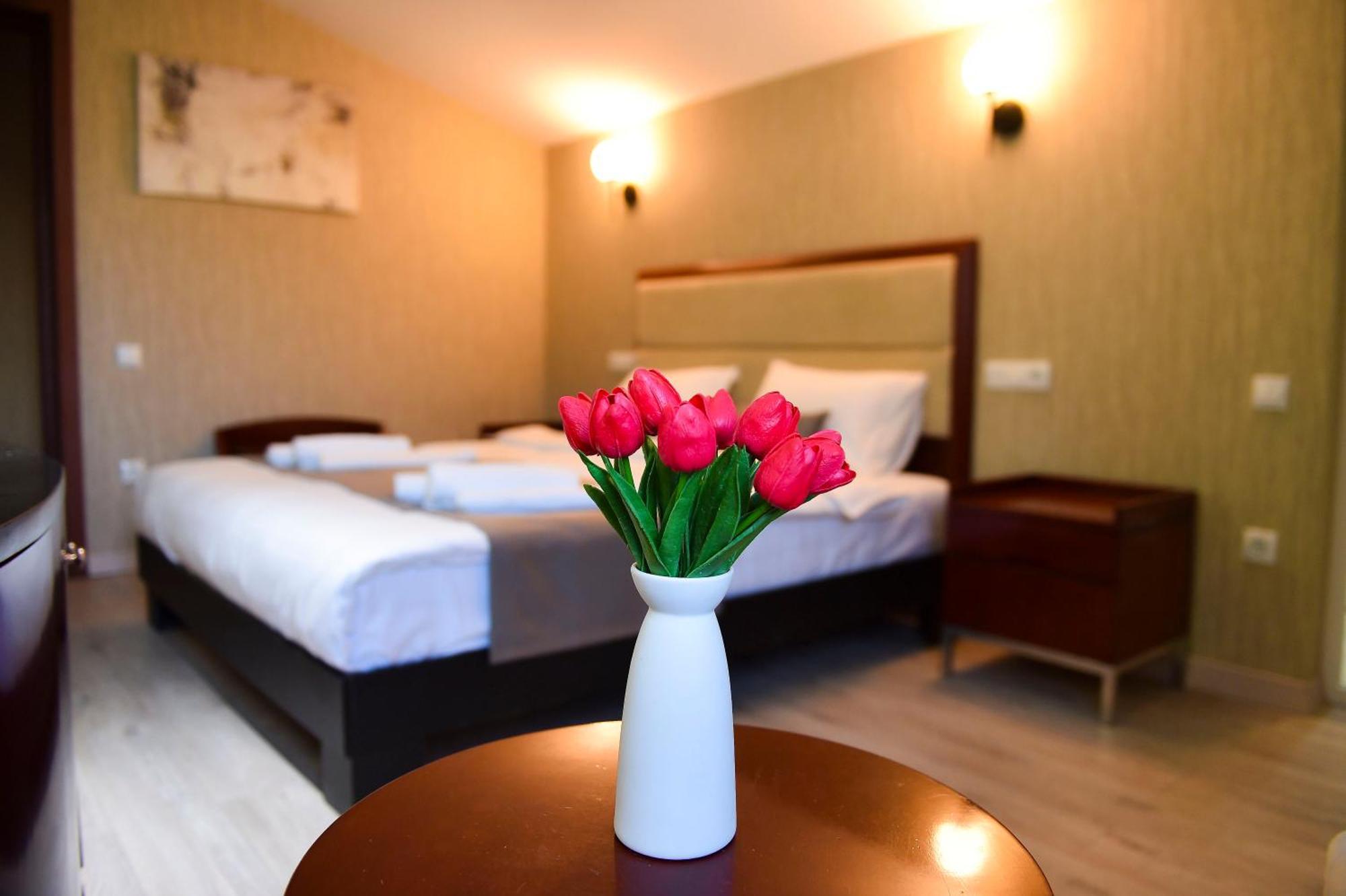 Kraveli Hotel Tbilisi Eksteriør bilde