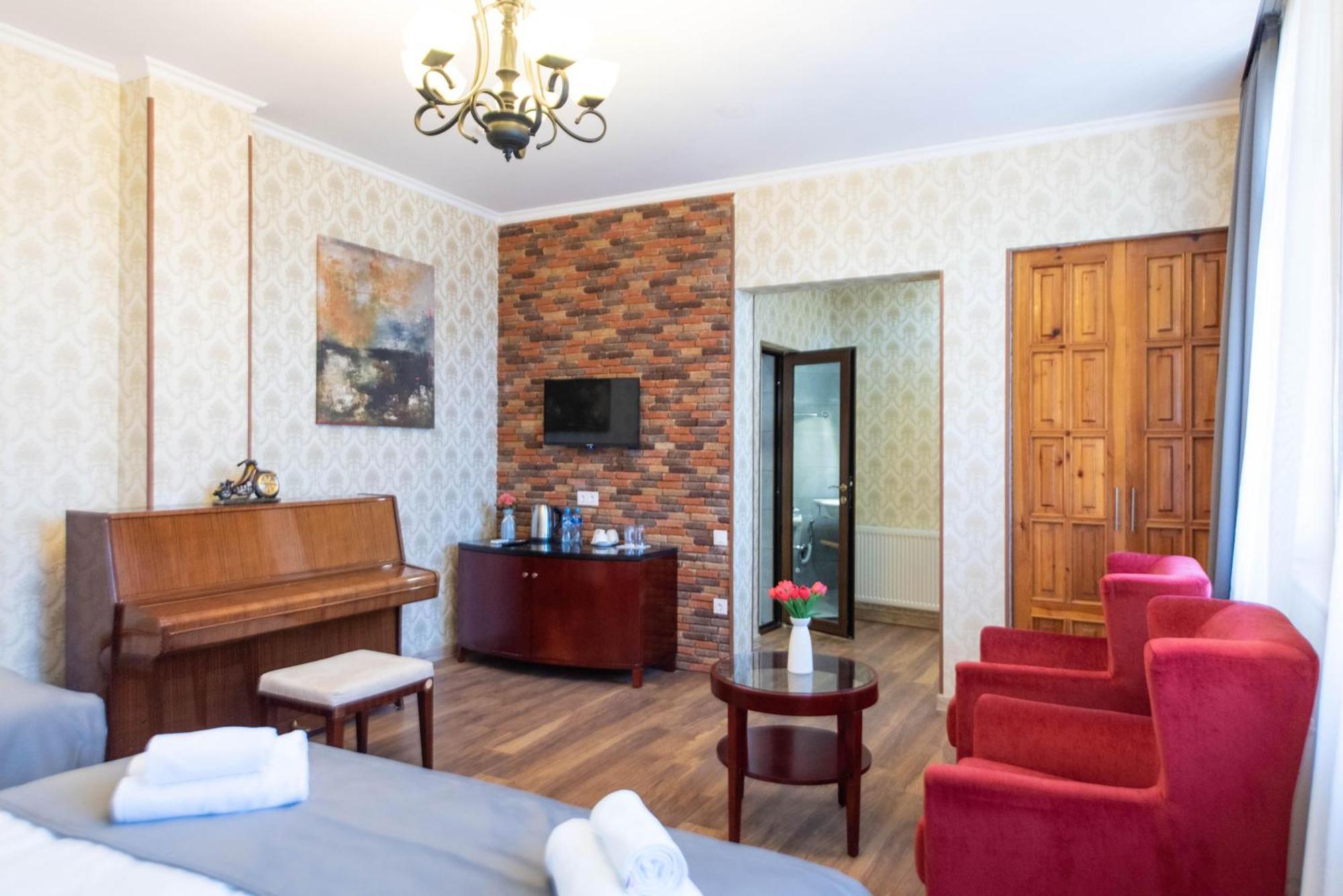 Kraveli Hotel Tbilisi Eksteriør bilde