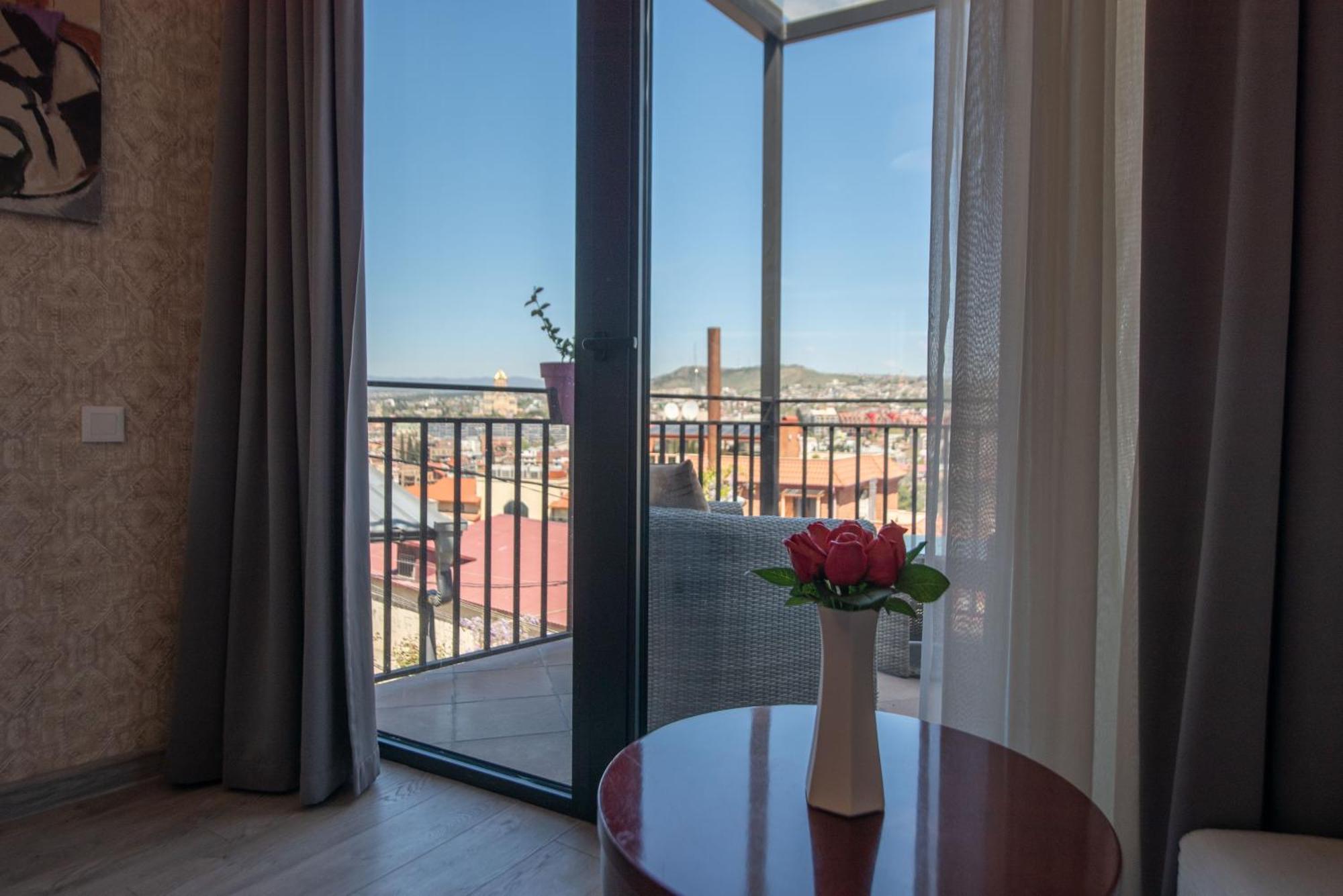 Kraveli Hotel Tbilisi Eksteriør bilde