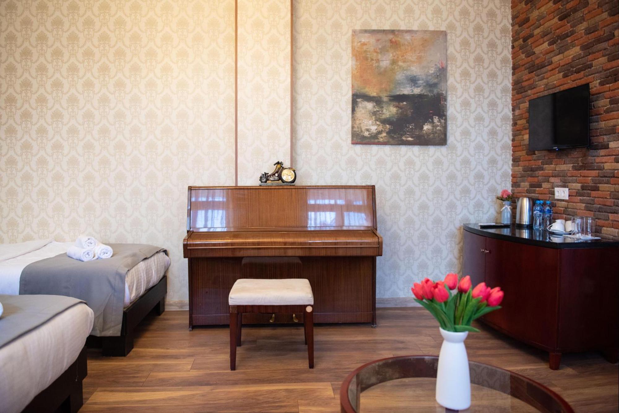 Kraveli Hotel Tbilisi Eksteriør bilde