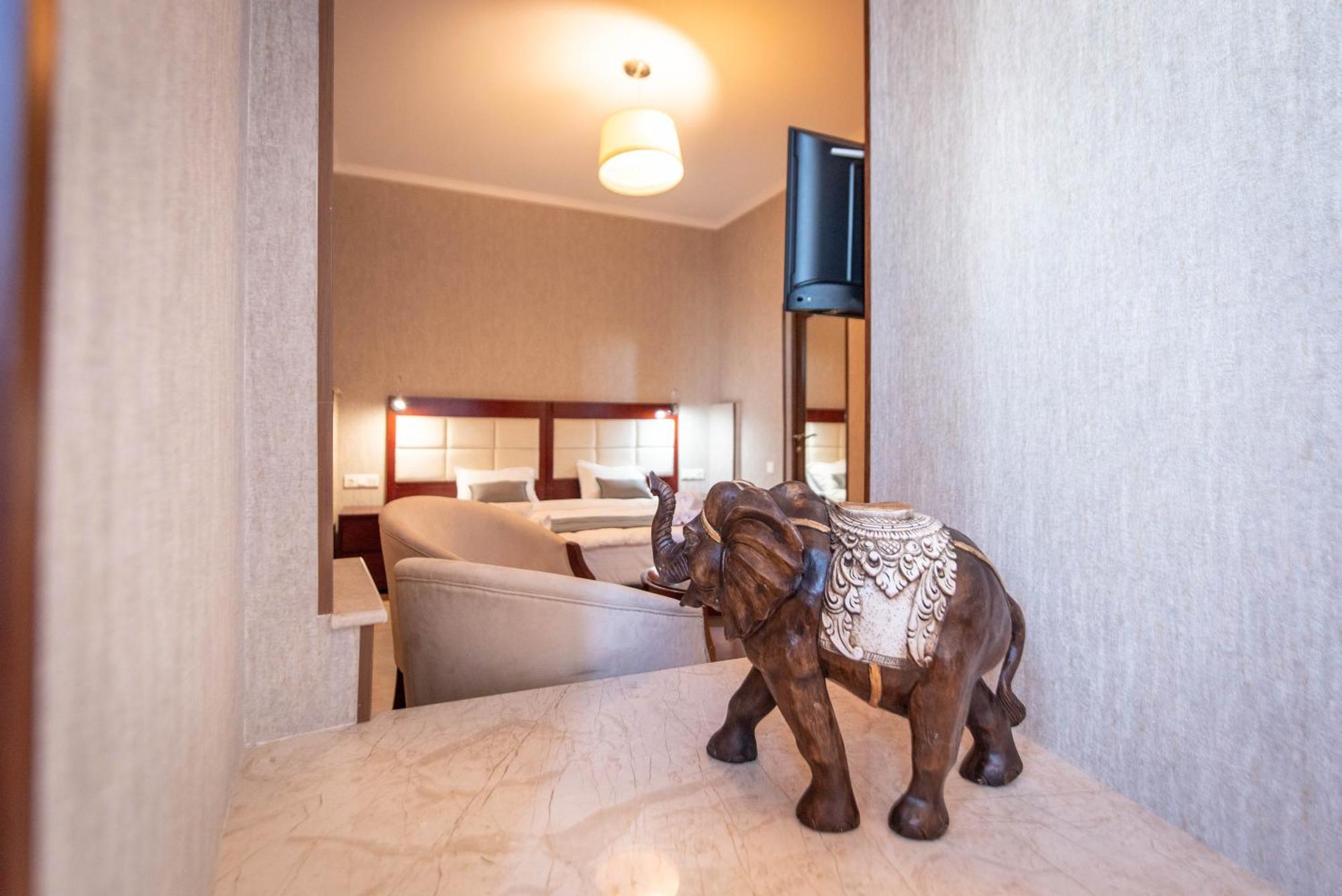 Kraveli Hotel Tbilisi Eksteriør bilde