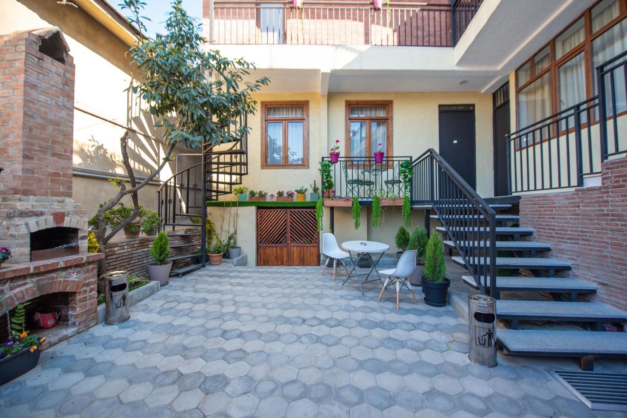 Kraveli Hotel Tbilisi Eksteriør bilde