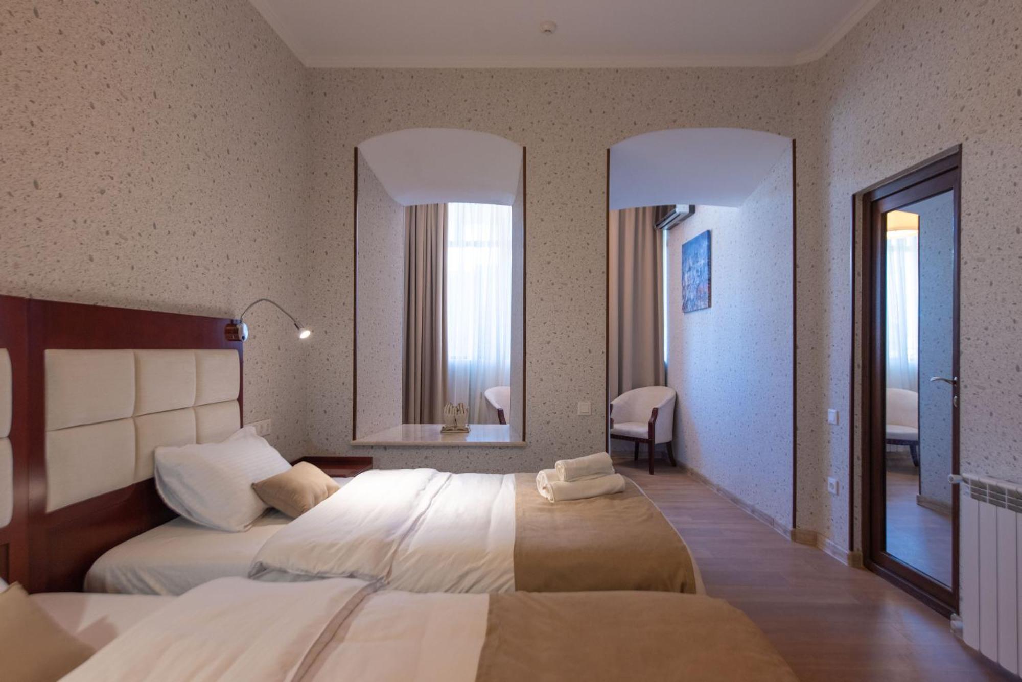 Kraveli Hotel Tbilisi Eksteriør bilde