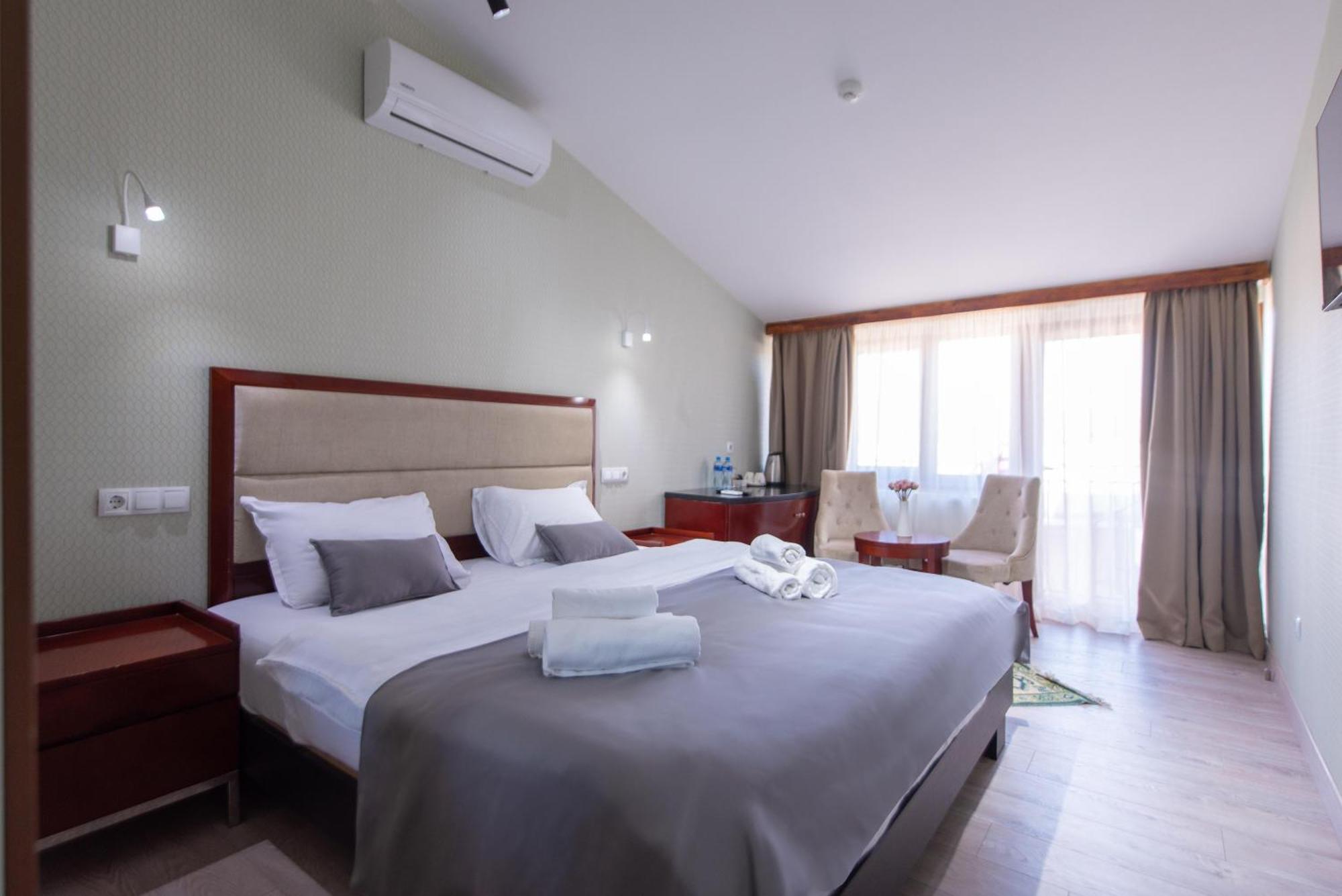 Kraveli Hotel Tbilisi Eksteriør bilde